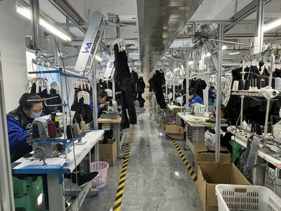 贵州彩阳服饰新河车间 高效生产助力服装零售