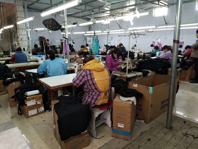 从缝纫机到试衣间 纺织服装业工人的双重舞台